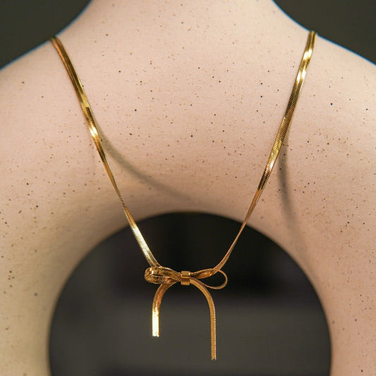 Bow Necklace